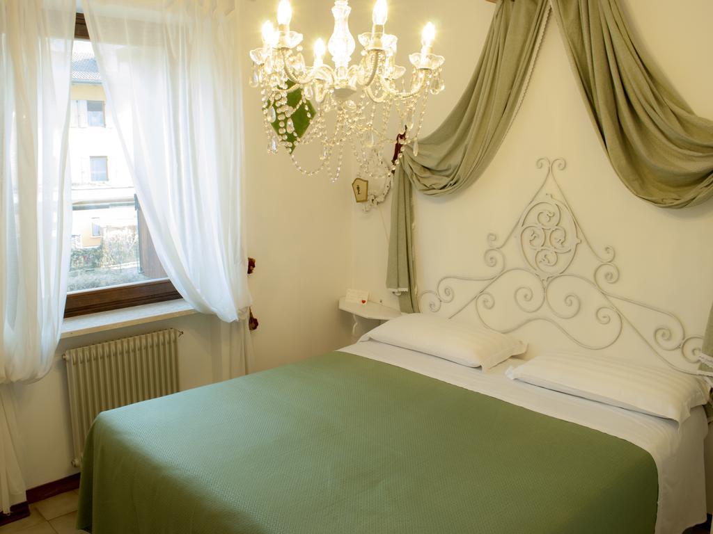 Appartamenti Le Mongolfiere Malè Habitación foto