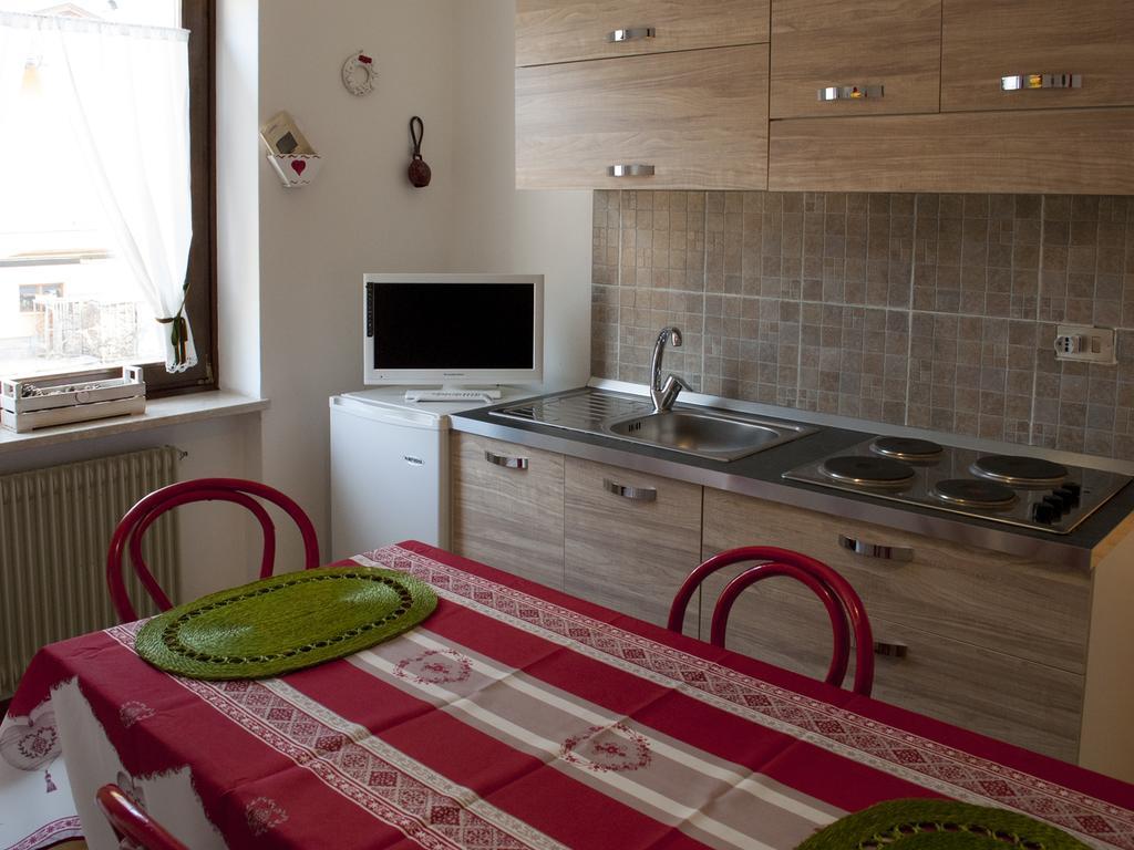 Appartamenti Le Mongolfiere Malè Habitación foto
