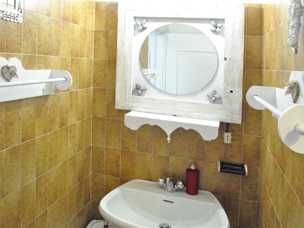 Appartamenti Le Mongolfiere Malè Habitación foto