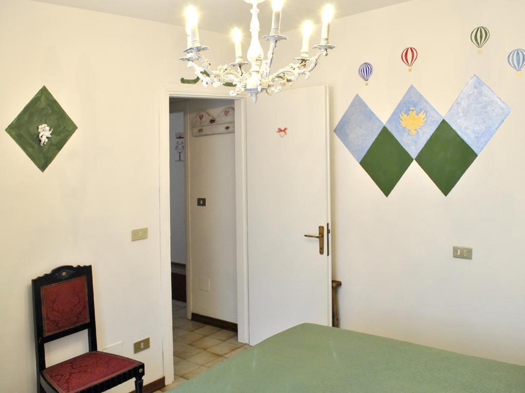 Appartamenti Le Mongolfiere Malè Habitación foto