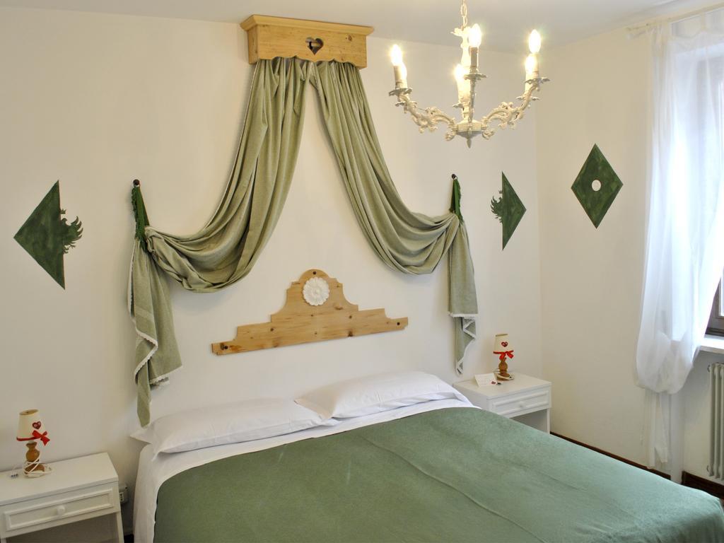 Appartamenti Le Mongolfiere Malè Habitación foto