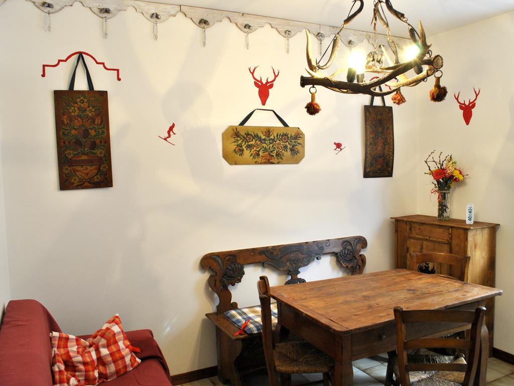 Appartamenti Le Mongolfiere Malè Habitación foto