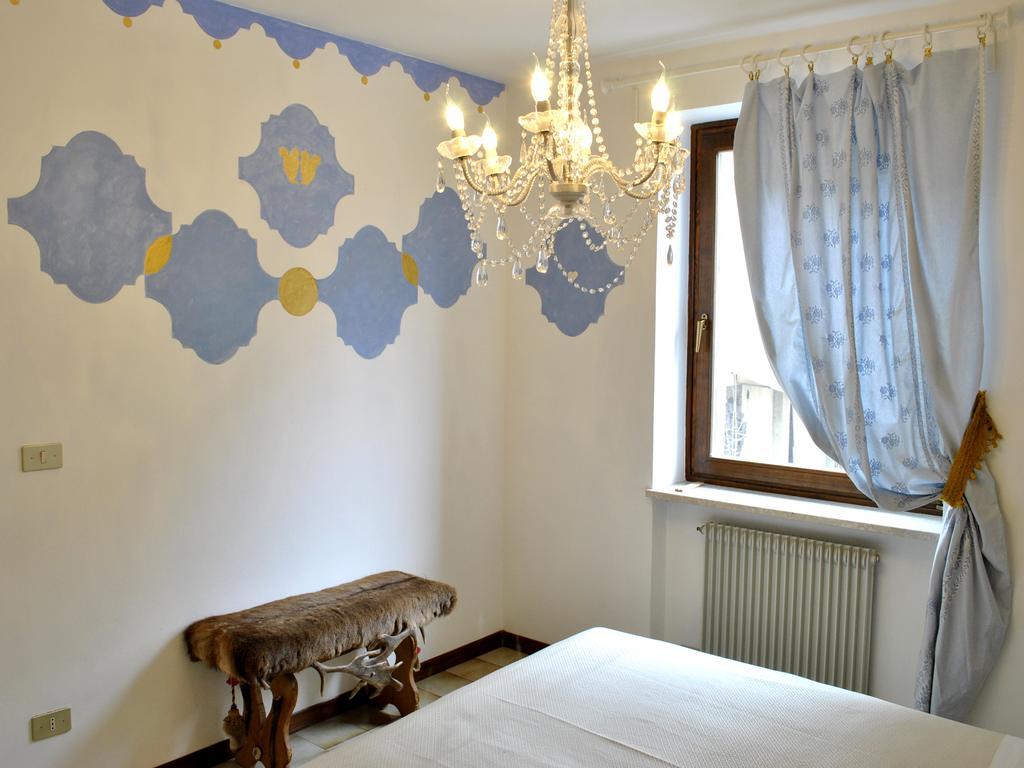 Appartamenti Le Mongolfiere Malè Habitación foto